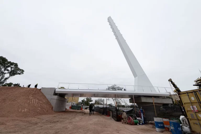 Schiaretti, Llaryora y Passerini recorrieron el puente del Parque Las Heras