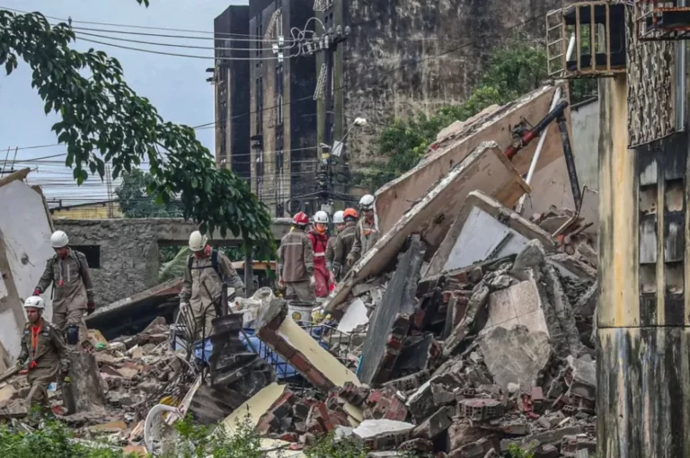 Brasil: el derrumbe de un edificio en Recife dejó ocho personas muertas