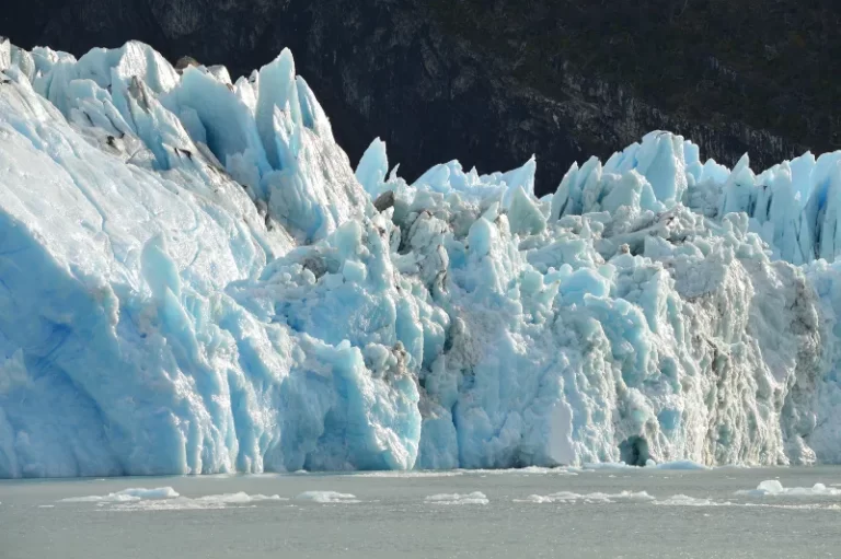 El deshielo glaciar filtra gas metano y agrava el calentamiento global