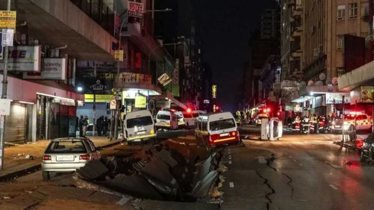 Una impresionante explosión deja al menos un muerto en Sudáfrica