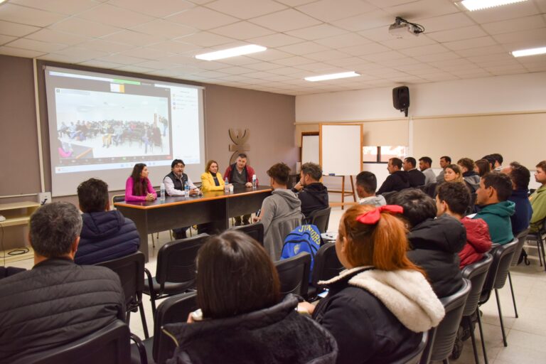 UTN: Comenzó con éxito el curso de construcción tradicional que otorga el título de «Capataz de obra»