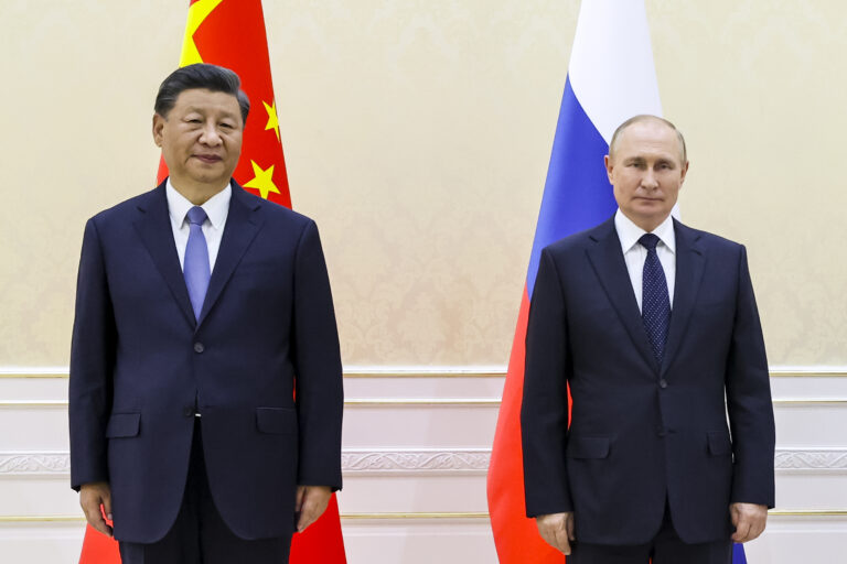 Rusia elude las sanciones e importa miles de millones de dólares en mercancías usadas con fines militares a través de China y Hong Kong