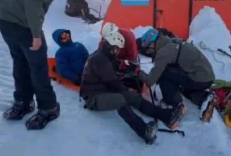 Un andinista se fracturó una pierna y fue rescatado en el volcán Lanín