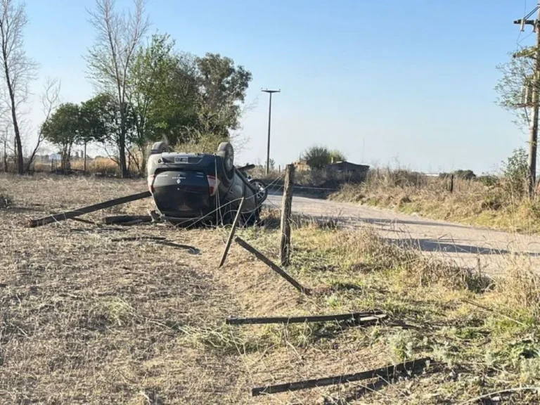Una niña de 12 años murió tras chocar y volcar el automóvil que conducía