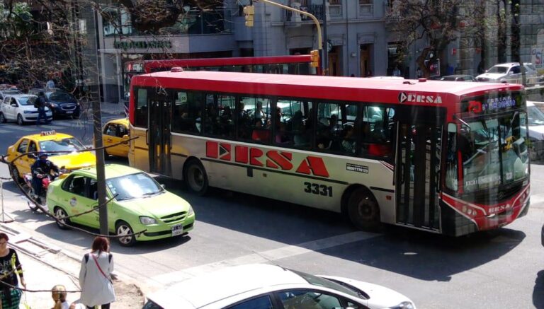 Detienen a joven de 21 años por presunto abuso sexual en un colectivo