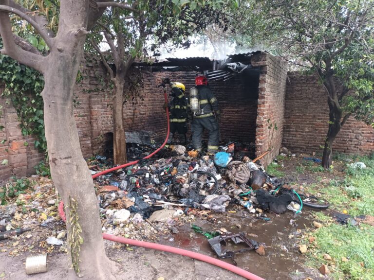Un galpón se prendió fuego