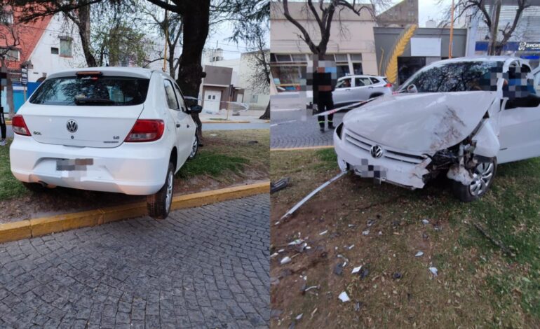  Un joven sufrió lesiones graves tras perder el control del auto y chocar con un árbol