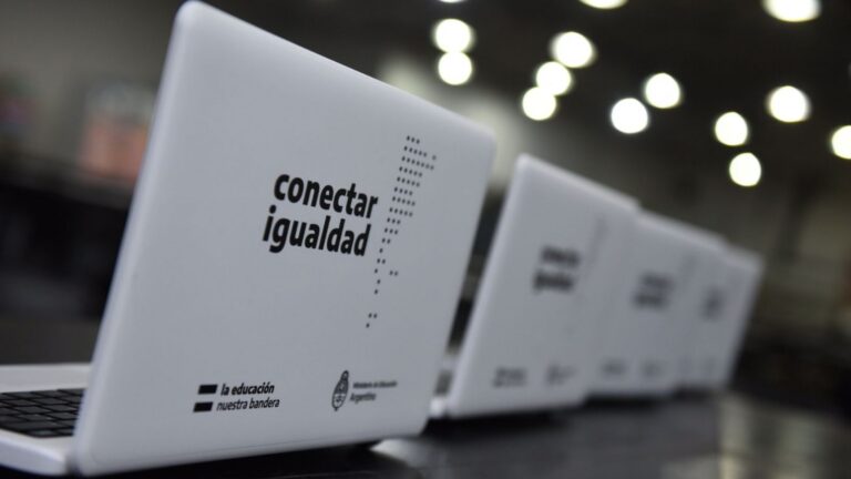 Conectar Igualdad: Alumnos de la Escuela Normal recibieron 89 notebooks