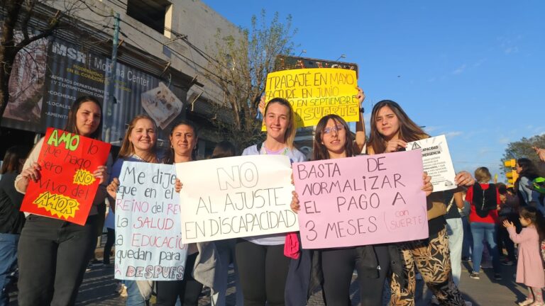 Manifestación en contra del ajuste a la discapacidad