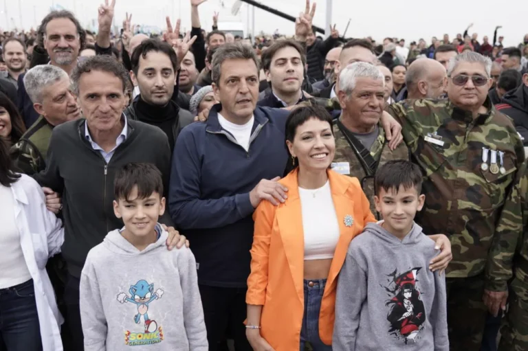 Massa convocó a los jóvenes a “rebelarse” y “defender” sus derechos