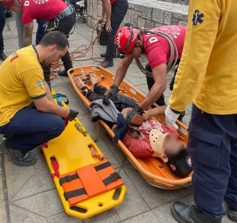 Rescataron a un hombre de 28 años que cayó a La Cañada y se lesionó un brazo
