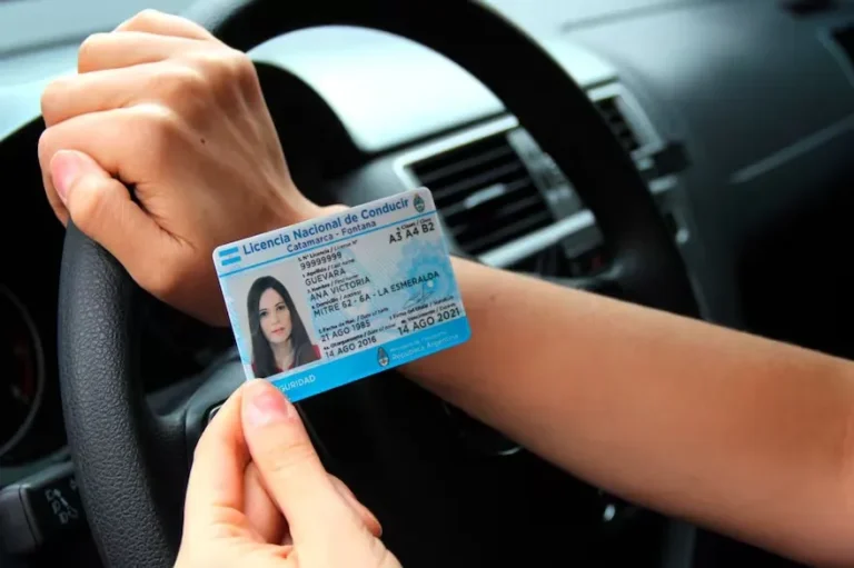 Licencia de conducir: menores de 21 años deberán hacer curso obligatorio