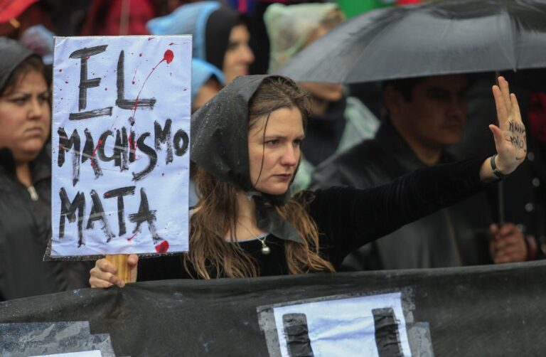 La Plata: joven fue asesinada de un tiro en la cabeza y buscan a su novio