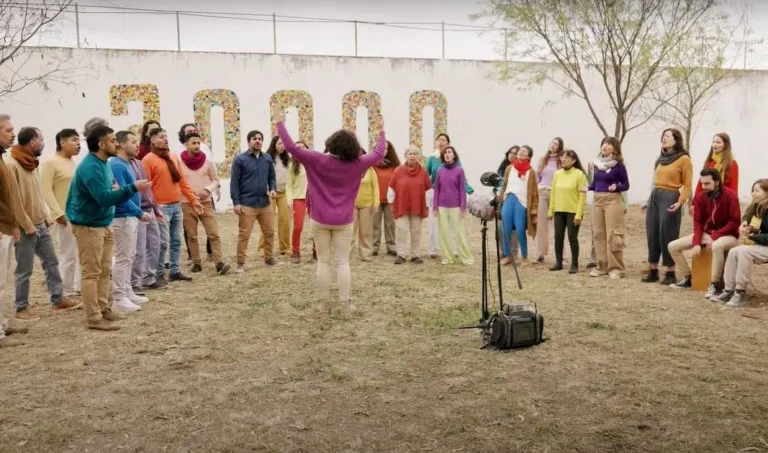 Coros grabaron un vídeo musical por el Día del Detenido Desaparecido