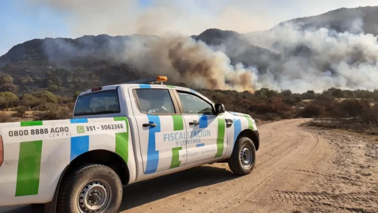 Continúa activo el incendio en La Paz y fue contenido el foco en La Serranita