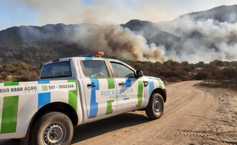 Continúa activo el incendio en La Paz y fue contenido el foco en La Serranita