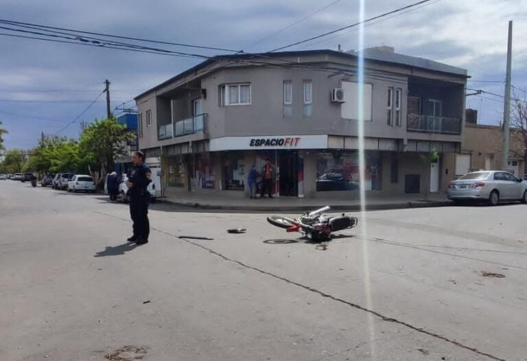 Joven fracturado tras accidente de tránsito