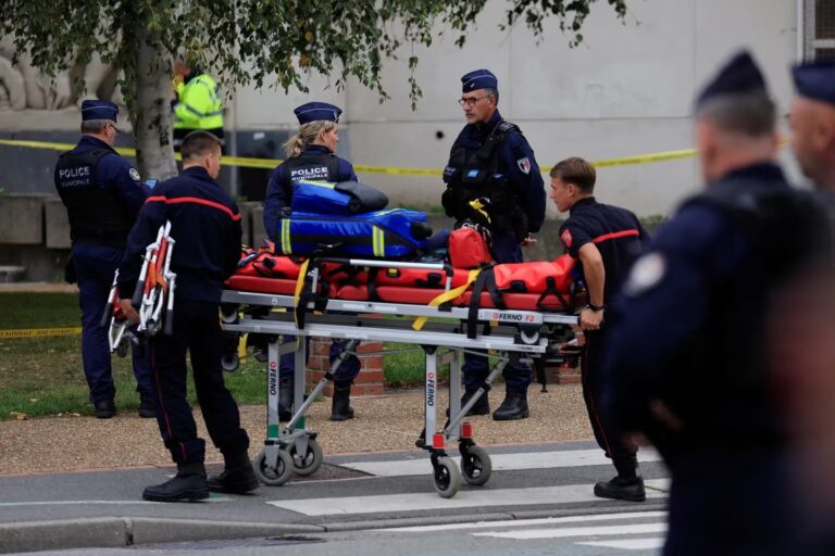 Conmoción en Francia: un profesor fue asesinado tras un ataque terrorista en un instituto educativo