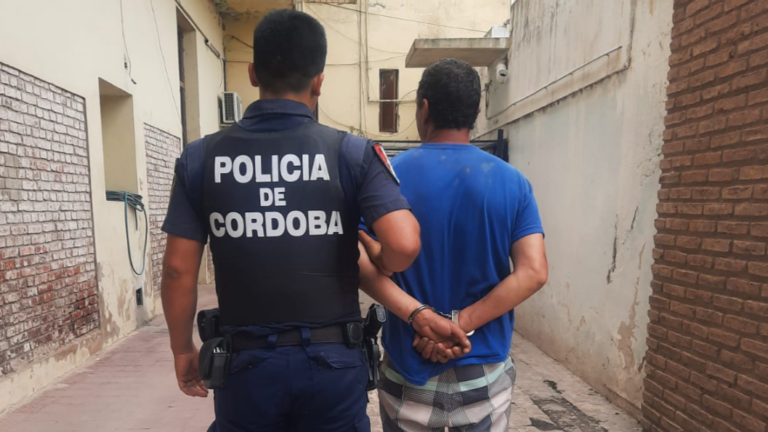 Un sujeto fue detenido por querer escapar con su hija y romper una orden de restricción