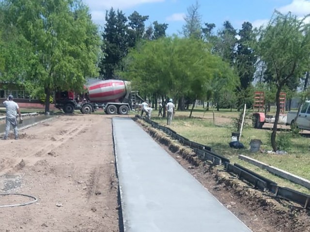 Avanza la construcción de los nuevos espacios de estacionamientos en la UTN
