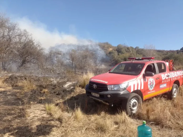 Contienen incendio declarado en inmediaciones del Aeroclub de Mina Clavero