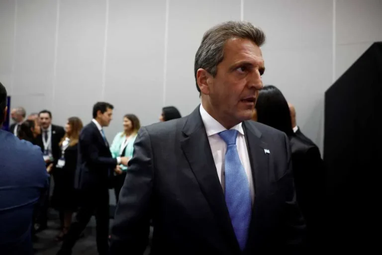Abastecimiento de combustible: Massa dio plazo hasta el martes a petroleras