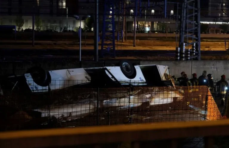 Italia: 20 personas murieron al caer un colectivo de un puente en Venecia