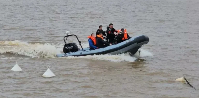 Se hundió un velero en el Río de la Plata: sus 12 tripulantes fueron rescatados