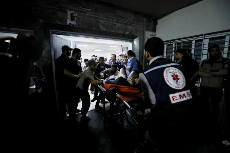 Más de 500 muertos por un bombardeo a un hospital en Franja de Gaza