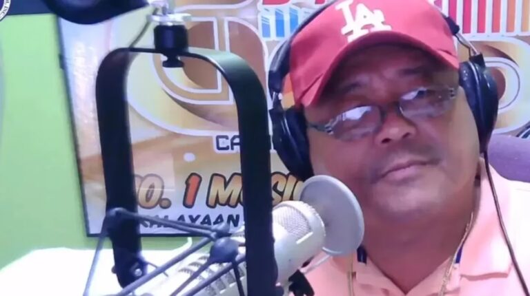 Asesinaron a balazos a un periodista mientras transmitía su programa radial en vivo