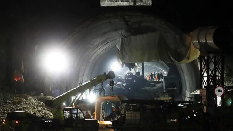 India: se demora el rescate de 41 obreros que hace 15 días están atrapados en un túnel en construcción