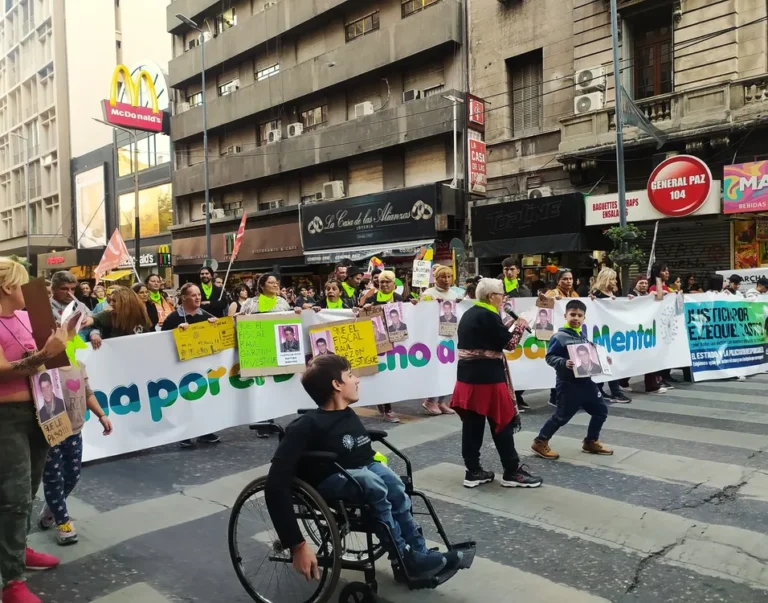 Por los derechos y más presupuesto, marchan por la Salud Mental en Córdoba