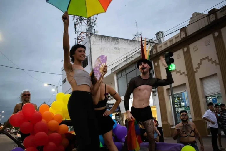 “La libertad es con igualdad, no con odio”: las Marchas del Orgullo recorren Córdoba