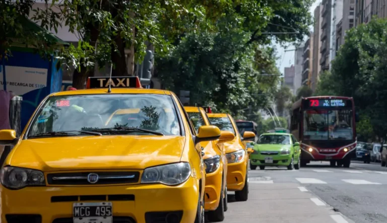 Desde este sábado aumenta un 40% la tarifa de taxis y remises