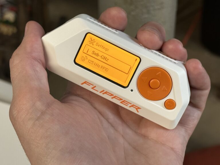 En un allanamiento, la Policía secuestró un inhibidor «Flipper Zero», de alta tecnología