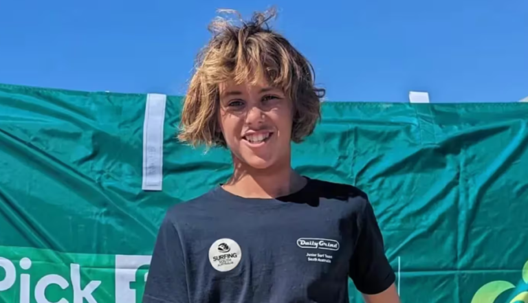 Un adolescente murió después de que un tiburón lo atacara mientras nadaba