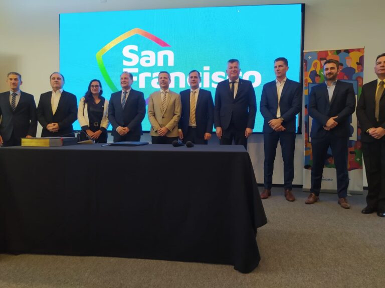 El intendente presidió la toma de juramento de su nuevo gabinete