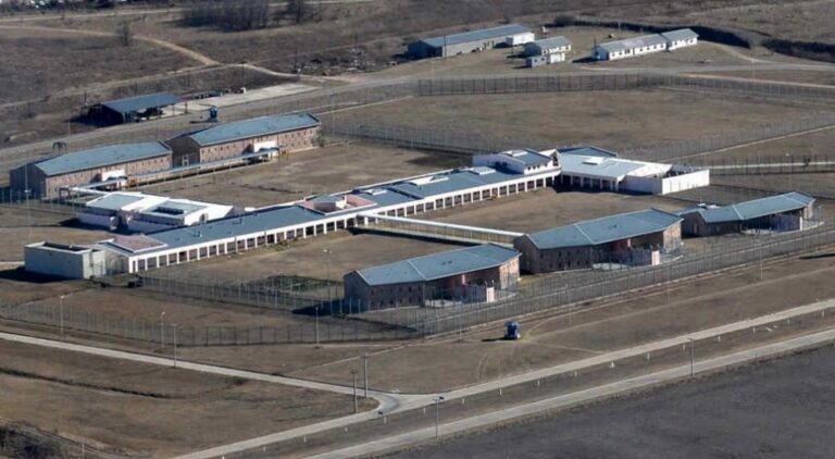 Penal de Bouwer: proveedores de carne intentaron ingresar celulares, drogas y alcohol