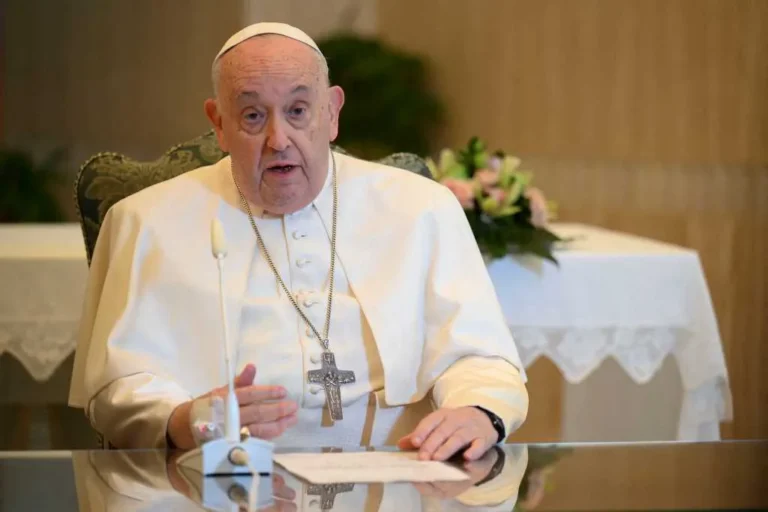 El Vaticano dictó la autorización para que sacerdotes bendigan a parejas del mismo sexo