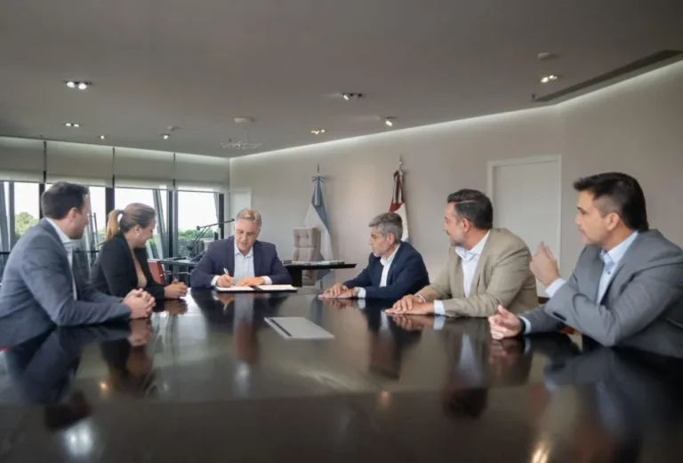 Llaryora promulgó la nueva ley de seguridad provincial: estos son los principales aspectos