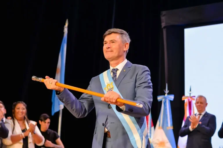 Daniel Passerini asumió la intendencia de la Ciudad de Córdoba en el Teatro Comedia