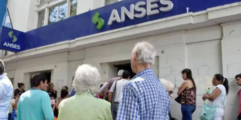 Jubilados: el Gobierno nacional dispuso pagar bonos de 55.000 pesos en diciembre y enero