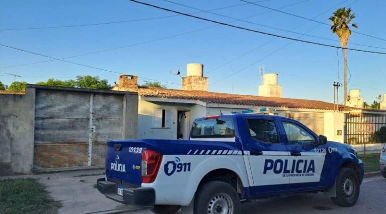 Entraron a una casa, quisieron escapar y los detuvieron