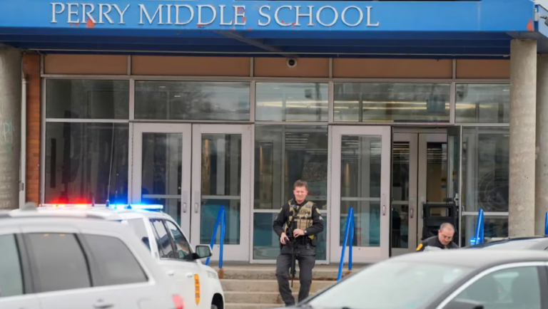 Feroz tiroteo en una escuela de Estados Unidos: las autoridades alertaron que hay “múltiples víctimas de bala”
