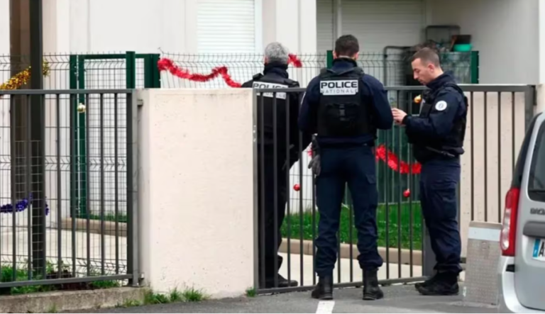 Condenaron a una mujer en Francia por abandonar a su hijo de 9 años en un departamento sin gas ni luz