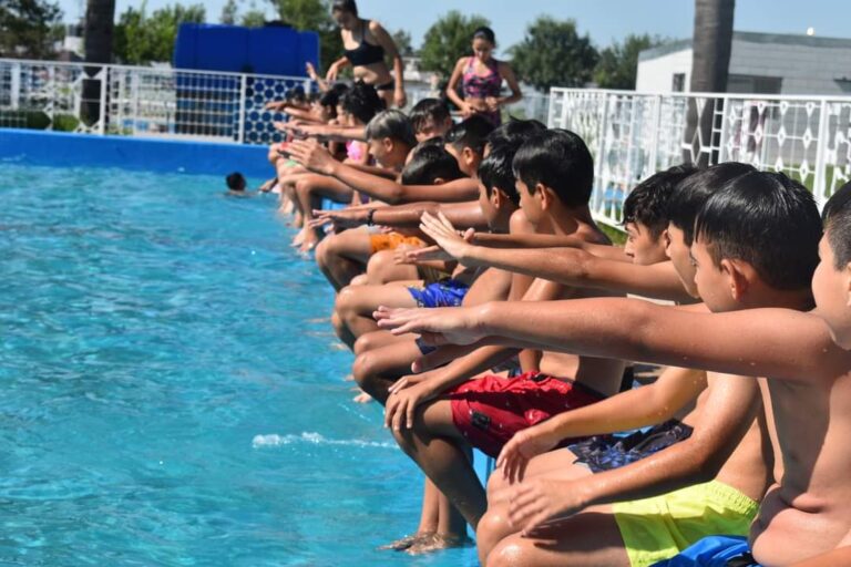 Todos al agua: comenzó el programa «Escuelas de Verano» en Frontera