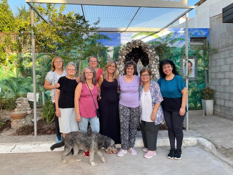 Vecinos de la gruta de la Virgen de Lourdes se preparan para celebrar las fiestas patronales