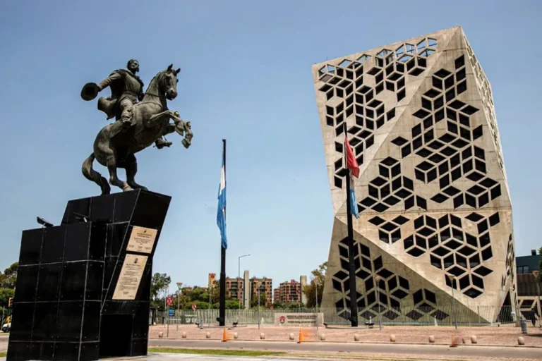 La provincia informó el pago de u$s 27 millones por intereses y amortización de deuda