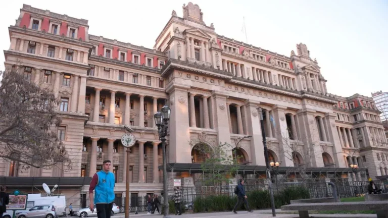 Una jueza laboral declaró la invalidez de varios artículos del DNU 70/23