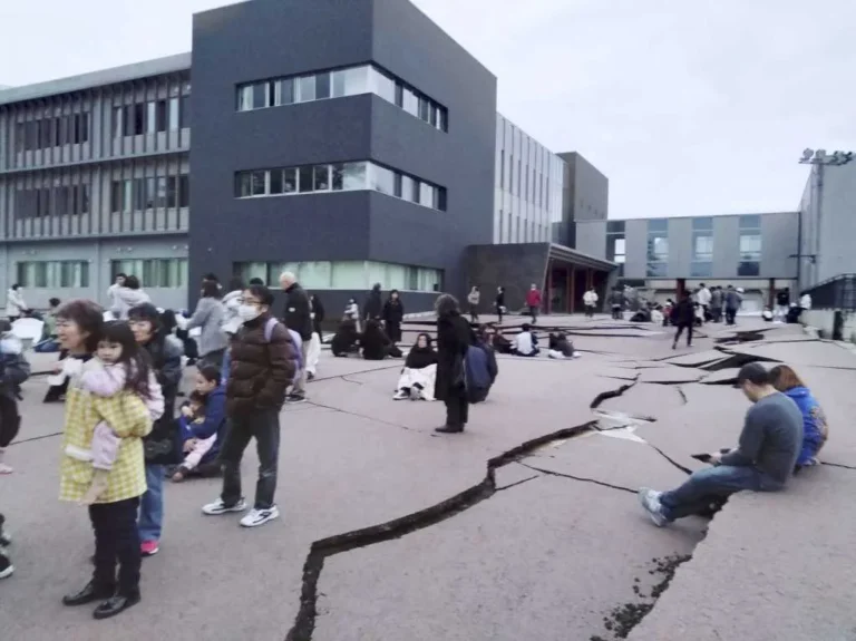 Un fuerte terremoto sacudió a Japón y zonas costeras debieron ser evacuadas